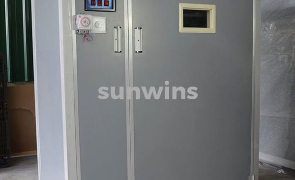 Egg incubator